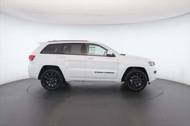 Certified 2022 Jeep Grand Cherokee Laredo X AWD/4WD image 34