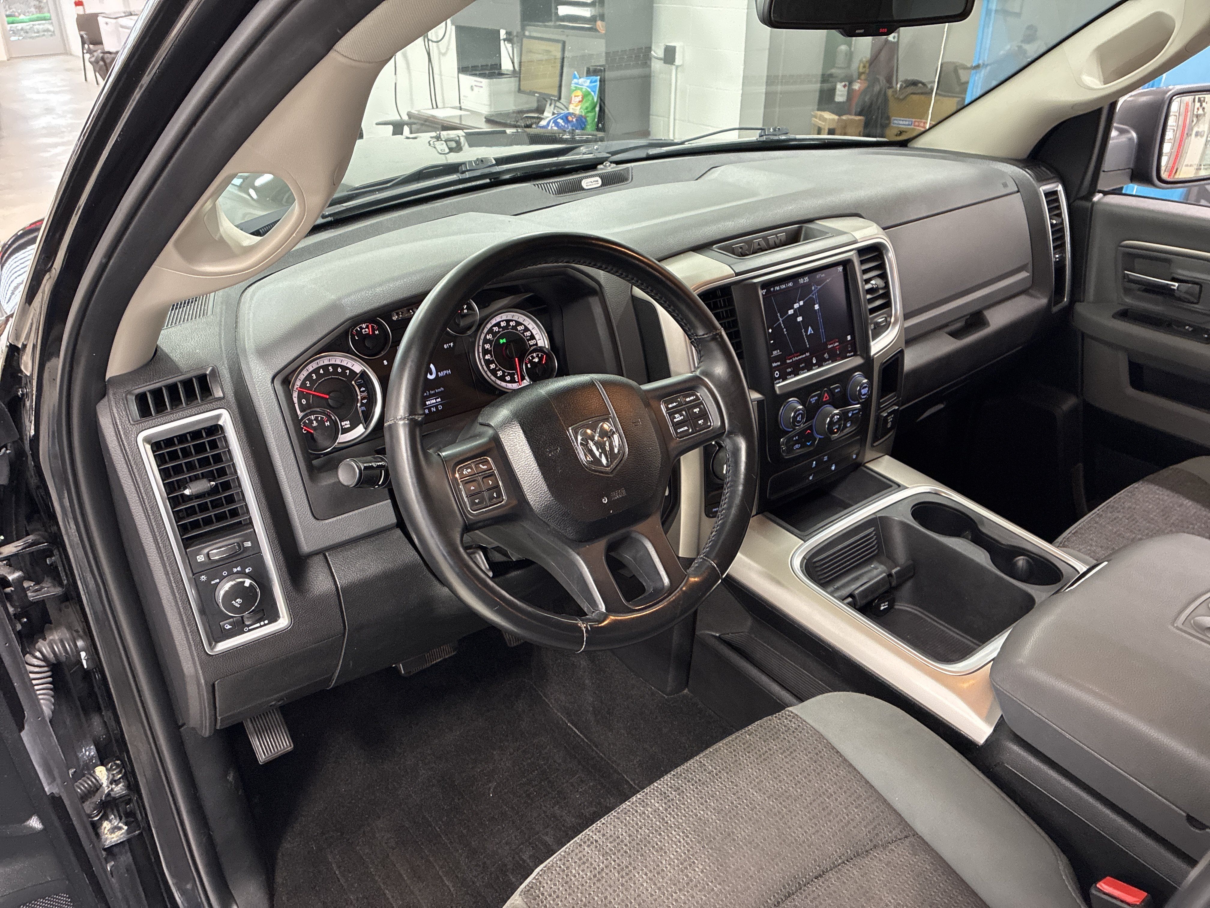 Used 2018 RAM 1500 SLT AWD/4WD image 18