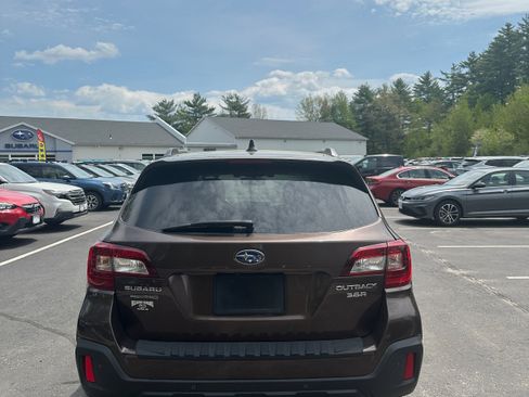 Used 2019 Subaru Outback 3.6R Touring AWD/4WD image 6
