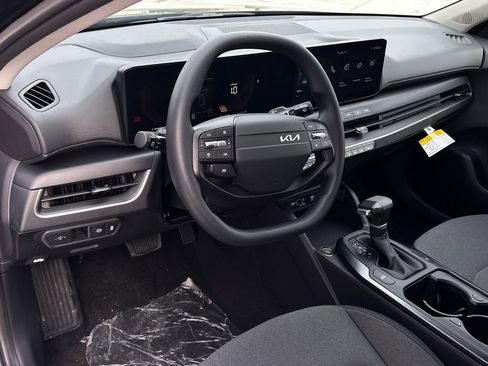 New 2025 Kia K4 LXS image 18