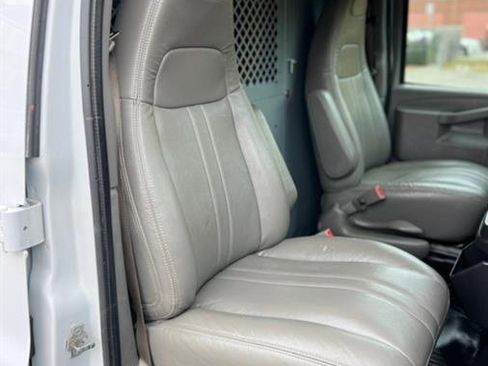 Used 2018 Chevrolet Express 2500 image 17