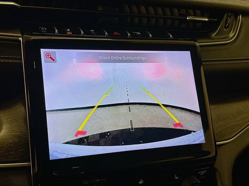 Used 2023 Jeep Grand Cherokee Limited image 23