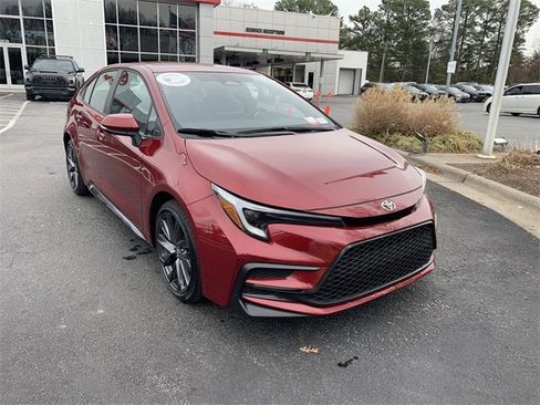 Used 2025 Toyota Corolla SE image 2