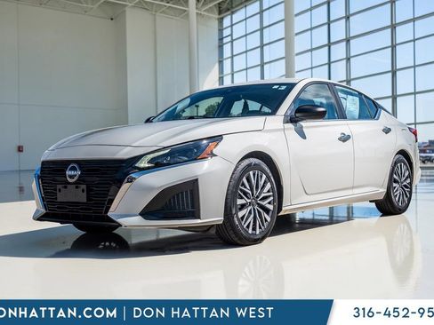 Used 2025 Nissan Altima 2.5 SV FWD image 1