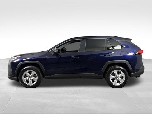 Used 2019 Toyota RAV4 XLE w/ Convenience Package FWD image 3
