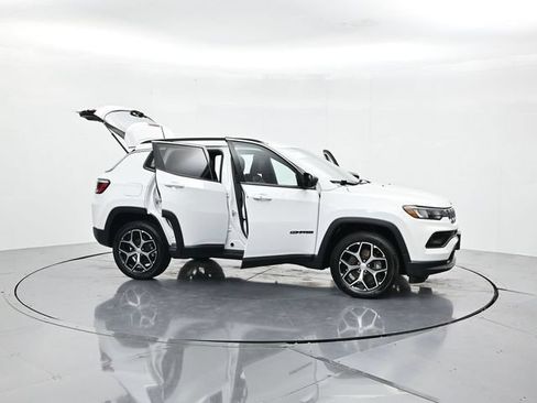 Used 2024 Jeep Compass Latitude AWD/4WD image 51