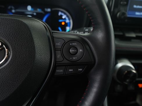 Used 2021 Toyota RAV4 SE w/ Weather & Moonroof Package image 18