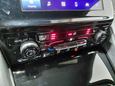 Certified 2025 Jeep Grand Cherokee Altitude image 31