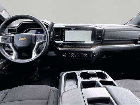 Used 2024 Chevrolet Silverado 1500 LT AWD/4WD image 7