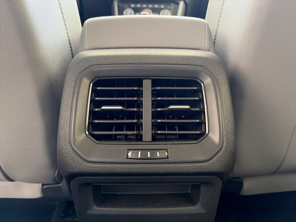 Certified 2024 Volkswagen Taos SE w/ Black Wheel Package FWD image 34