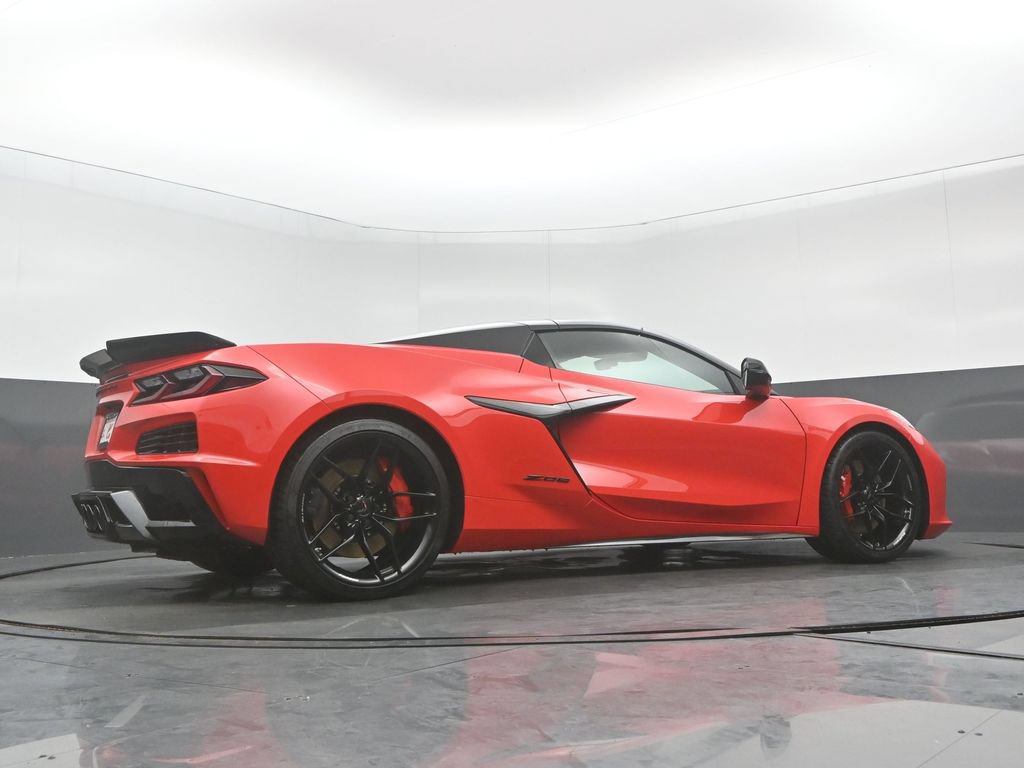 Used 2025 Chevrolet Corvette Z06 RWD image 29