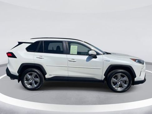 Used 2021 Toyota RAV4 XLE Premium image 3