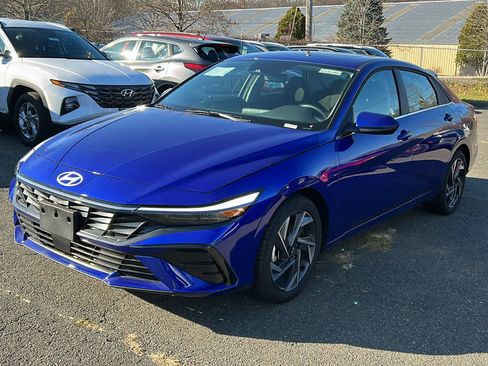 Used 2025 Hyundai Elantra SEL image 3