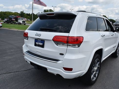 Used 2020 Jeep Grand Cherokee Overland AWD/4WD image 30