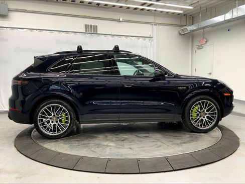Certified 2023 Porsche Cayenne Platinum Edition AWD/4WD image 8