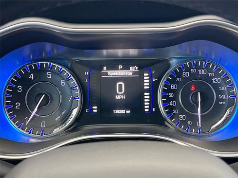 Used 2015 Chrysler 200 Limited w/ Convenience Group FWD image 18