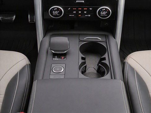 Used 2021 Land Rover Discovery HSE R-Dynamic AWD/4WD image 24