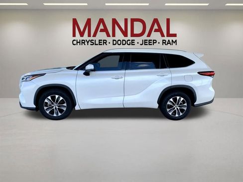 Used 2020 Toyota Highlander XLE FWD image 9