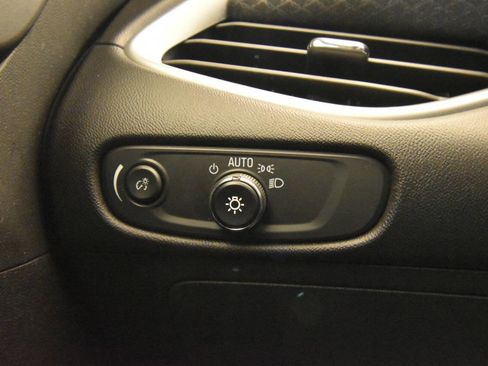 Used 2024 Chevrolet Malibu LT image 28