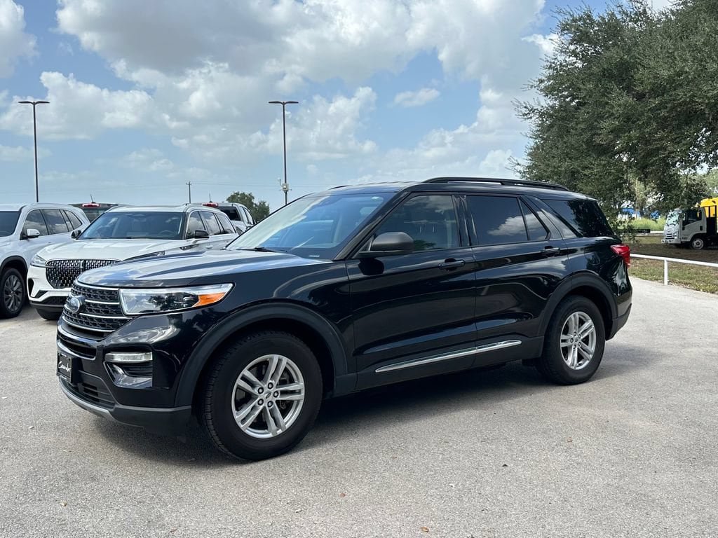 Used 2021 Ford Explorer XLT w/ Equipment Group 202A RWD image 1