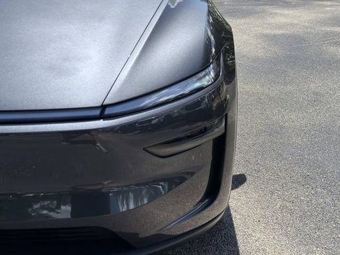 Used 2026 Tesla Model Y Long Range AWD/4WD image 10