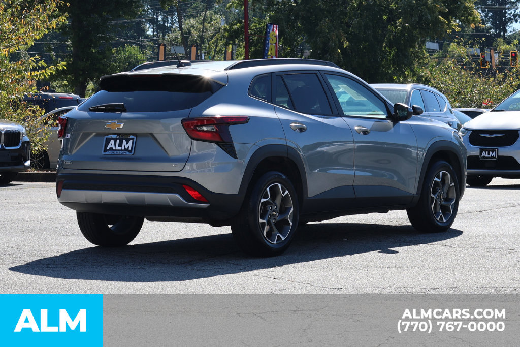 Used 2025 Chevrolet Trax LT FWD image 5