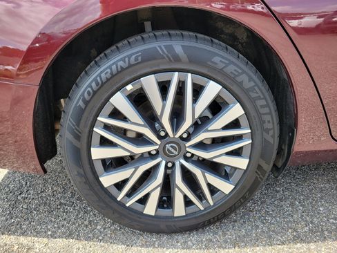 Used 2025 Nissan Altima 2.5 SV FWD image 25