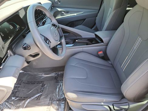 Used 2025 Hyundai Elantra Sport image 7