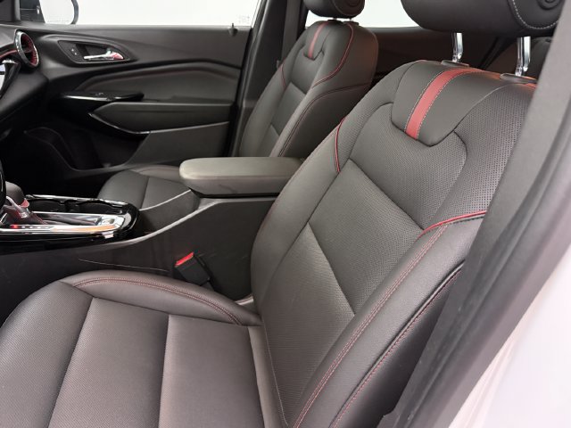 Used 2026 Chevrolet Trax RS w/ Sunroof Package FWD image 27