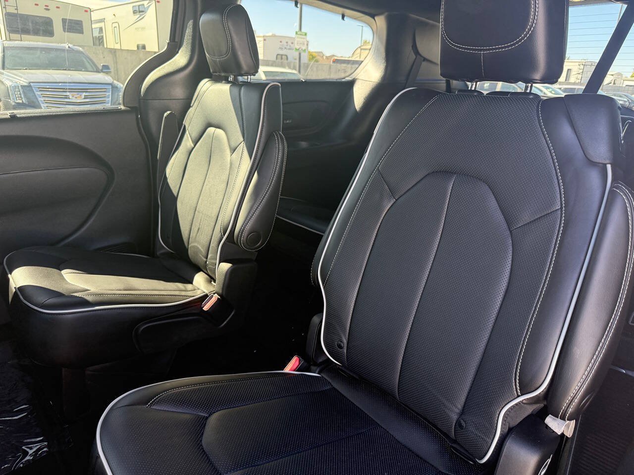 Used 2023 Chrysler Pacifica Limited w/ Uconnect Theater Family Group AWD/4WD image 19