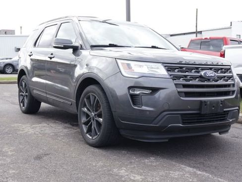 Used 2018 Ford Explorer XLT w/ Equipment Group 202A image 5