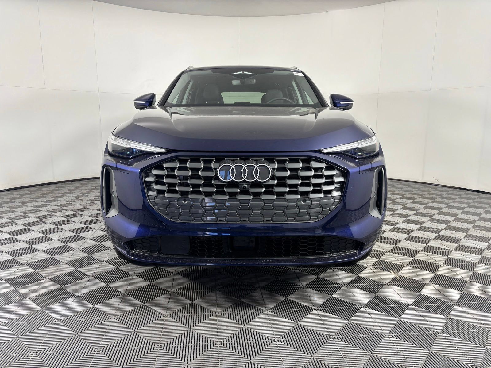 Used 2025 Audi Q5 Premium Plus w/ Premium Plus AWD/4WD image 3