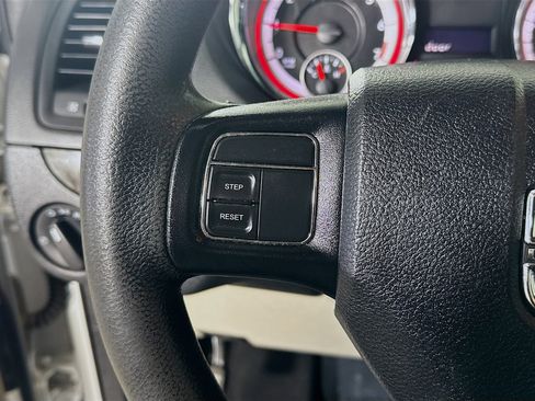 Used 2019 Dodge Grand Caravan SE image 14