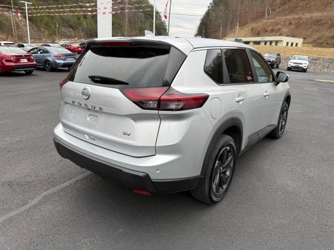 Used 2024 Nissan Rogue SV image 7