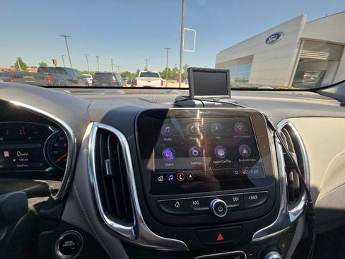 Used 2021 Chevrolet Equinox Premier FWD image 9