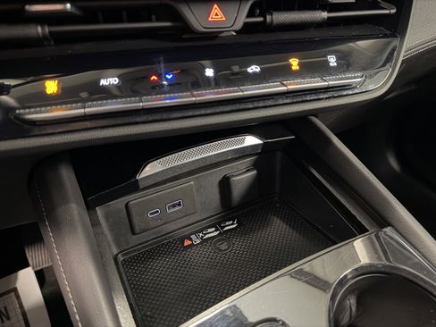 Used 2025 Buick Envision Preferred image 12