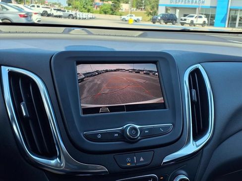 Used 2024 Chevrolet Equinox LT FWD image 9