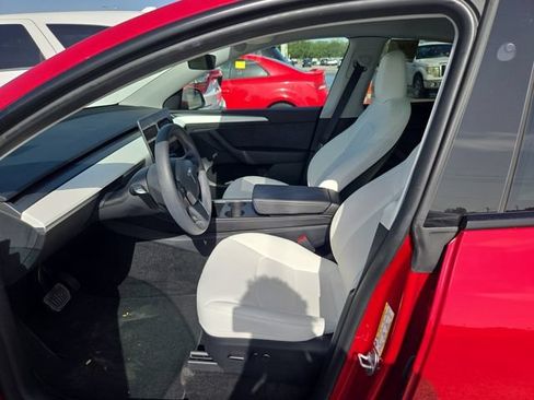 Used 2023 Tesla Model Y Long Range AWD/4WD image 4