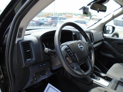 Used 2022 Nissan Frontier S w/ Technology Package AWD/4WD image 12