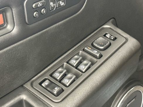 Used 2005 HUMMER H2 w/ Preferred Equipment Group image 11