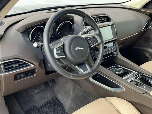 Used 2020 Jaguar F-PACE Prestige image 4