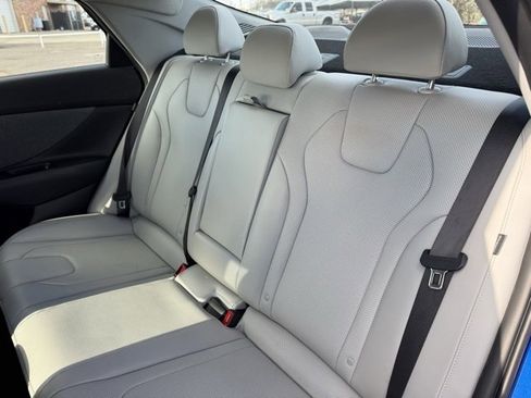 Used 2025 Hyundai Elantra Limited image 12