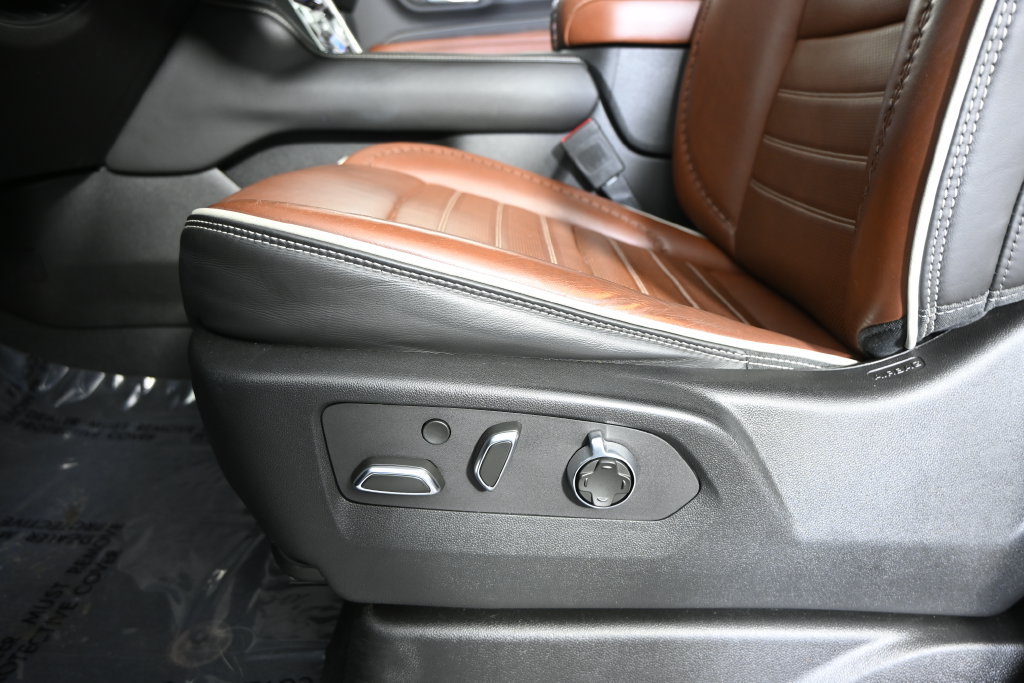 Used 2024 GMC Yukon Denali Ultimate AWD/4WD image 23