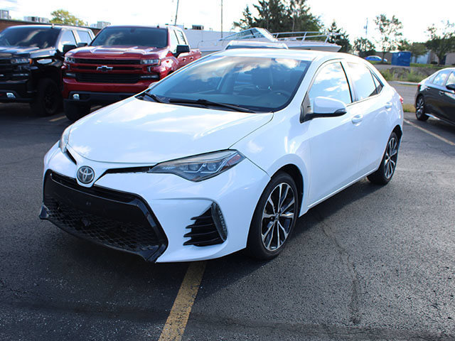 Used 2018 Toyota Corolla SE FWD image 2