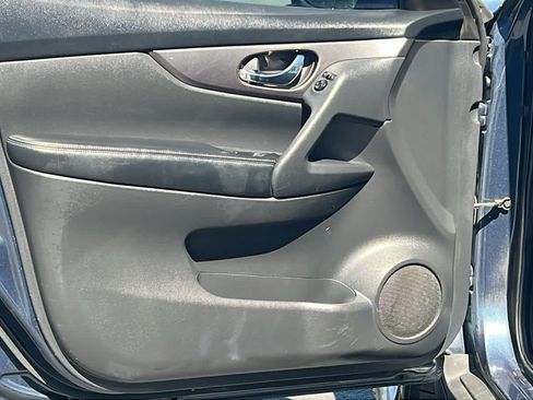 Used 2015 Nissan Rogue S FWD image 23