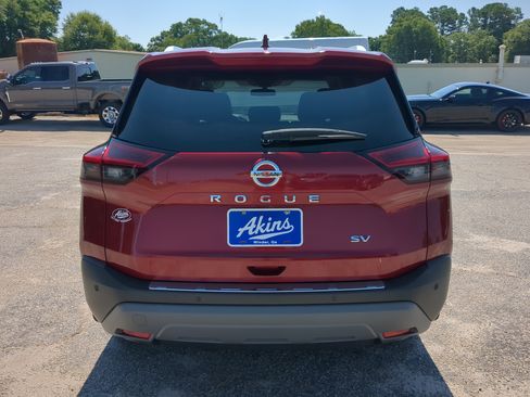 Used 2021 Nissan Rogue SV w/ Premium Package FWD image 4