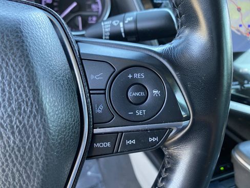 Used 2019 Toyota Camry XLE w/ Navigation Package FWD image 17