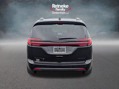 Used 2026 Chrysler Pacifica Limited w/ S Appearance Package image 6