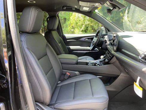 Used 2026 Chevrolet Traverse LT w/ Midnight/Sport Edition FWD image 34