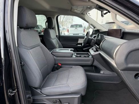 Used 2025 Ford Expedition Active image 16